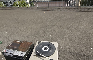 Where is the DJ ? 