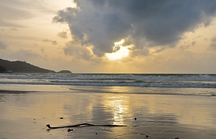 The sun goes down on Patong 